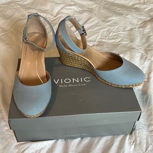 Vionic Women’s size 11 wide wedge shoe